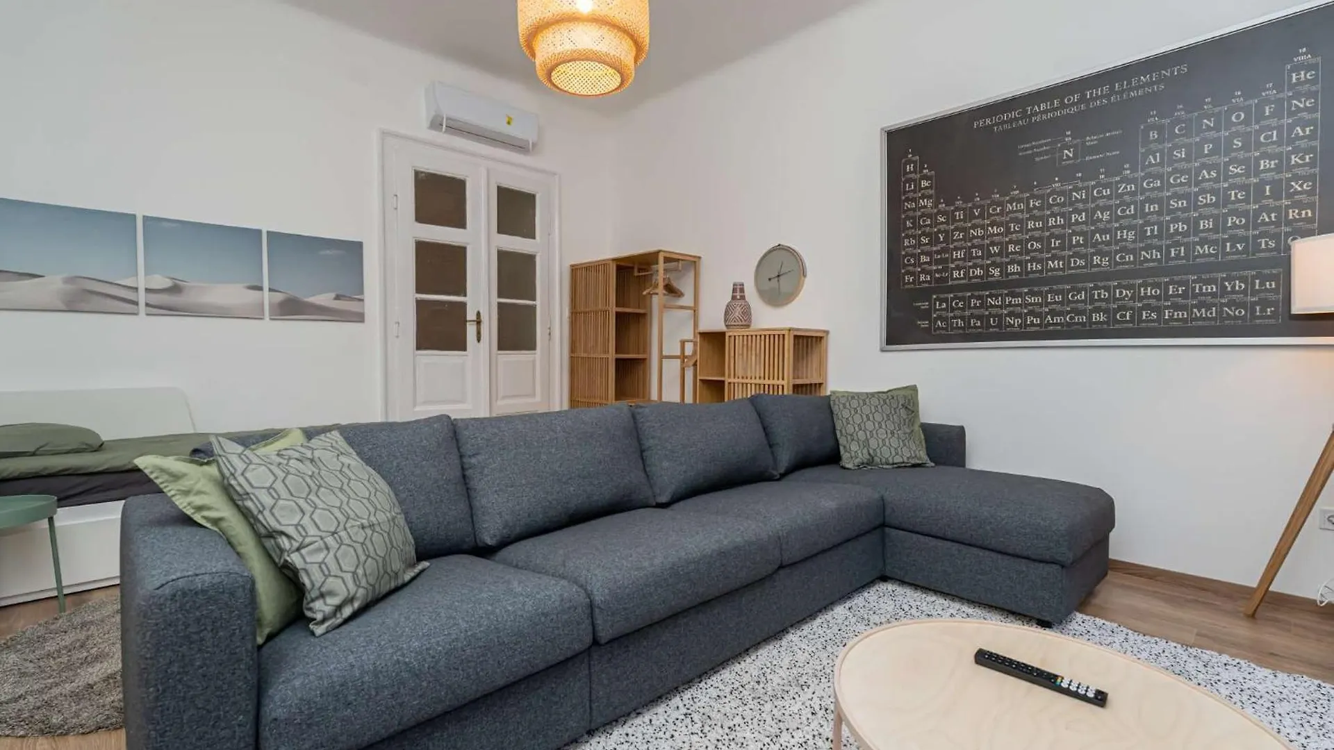Gozsdu Court Three Roses Apartman Budapest