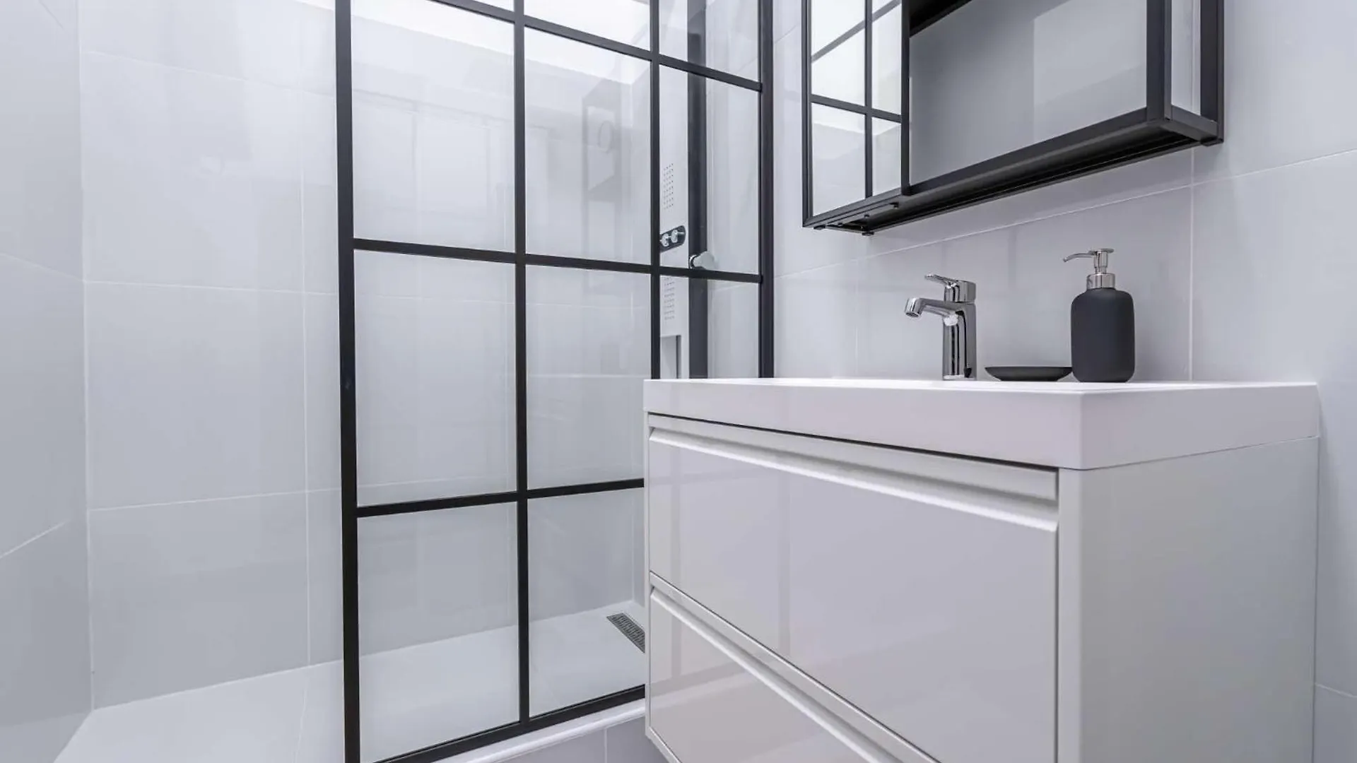 Gozsdu Court Three Roses Apartman Budapest Magyarország