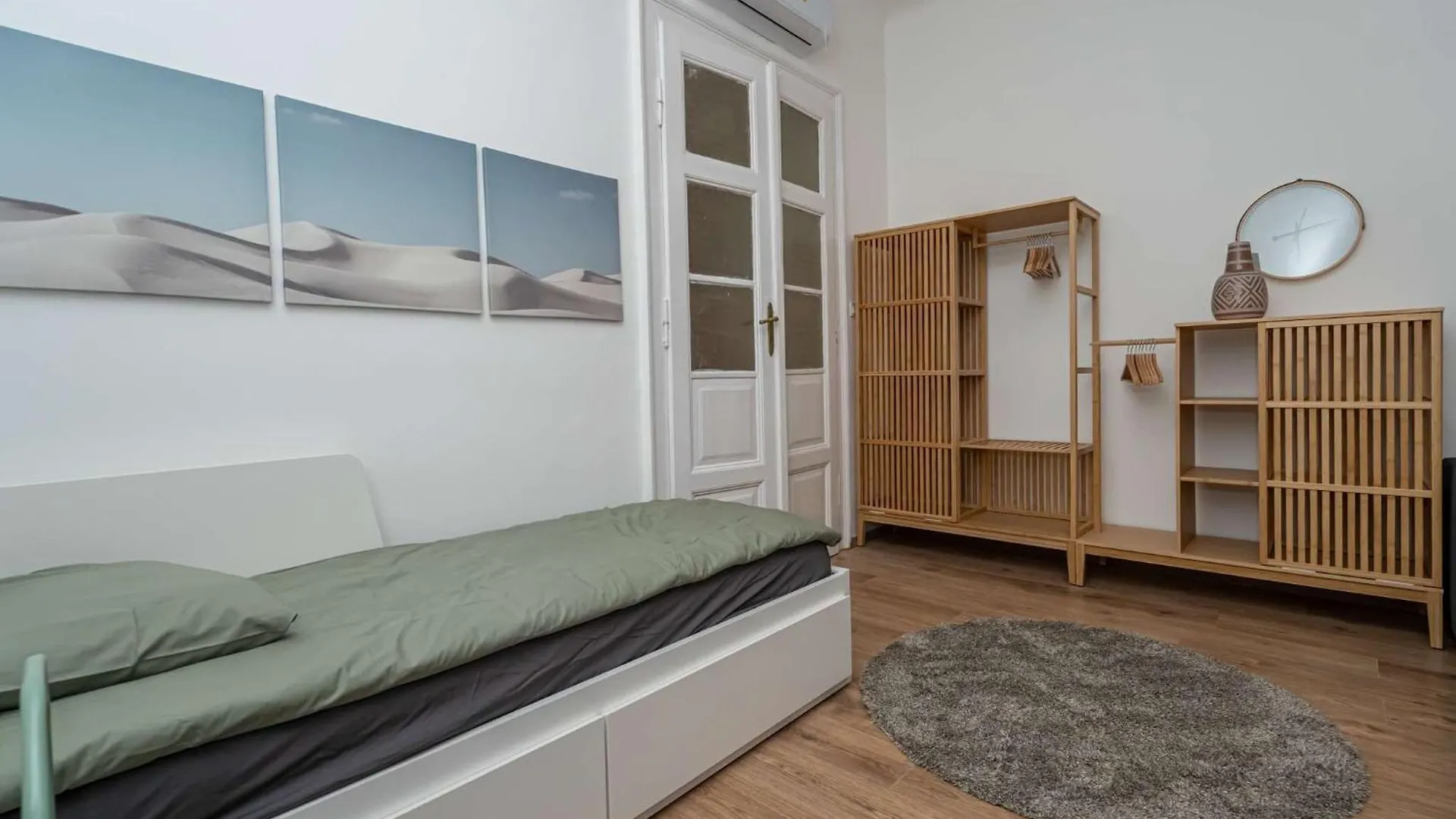 Gozsdu Court Three Roses Apartman Budapest