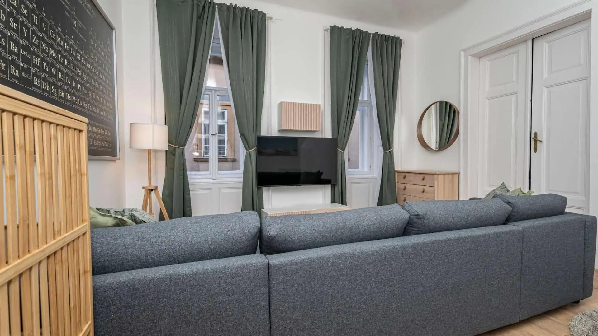 Gozsdu Court Three Roses Apartman Budapest