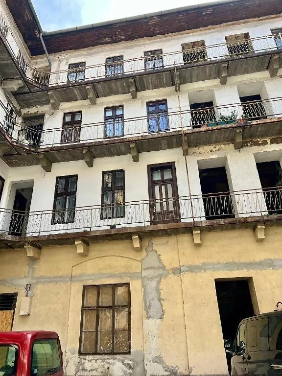 Gozsdu Court Three Roses Apartman Budapest