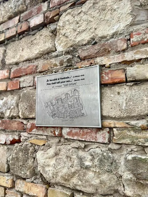 Gozsdu Court Three Roses Apartman Budapest Magyarország